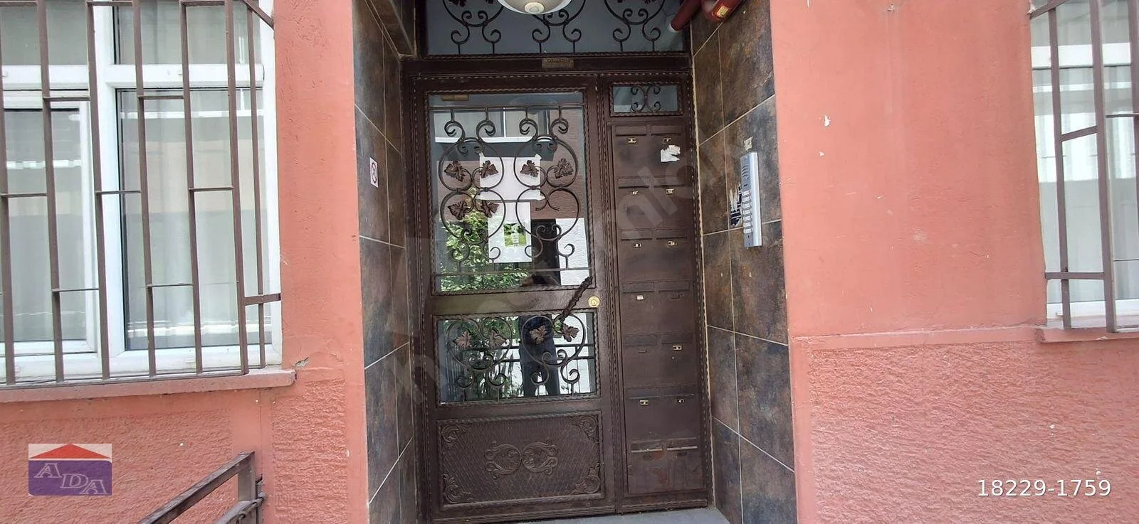 Esat Başçavuş Sokakta 3+1 Yapılı Kombili Otoparkı Ön Cephe Daire-17